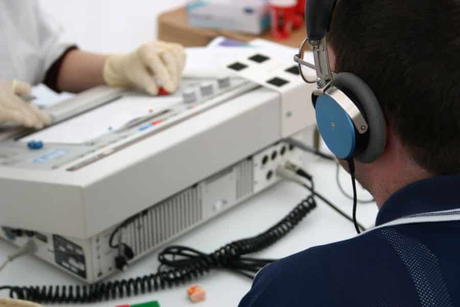 Bezpłatne badanie słuchu to audiometria tonalna, wykonywane w kabinie ciszy w Warszawie.